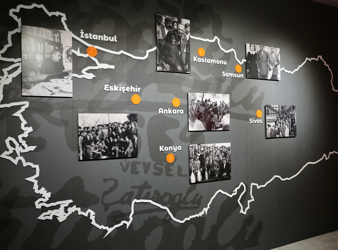 Aşık Veysel Şatıroğlu ve Yöresel Müzik Aletleri Müzesi