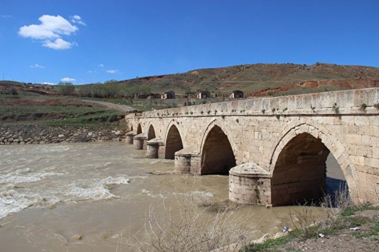 Kızılkavraz Köprüsü