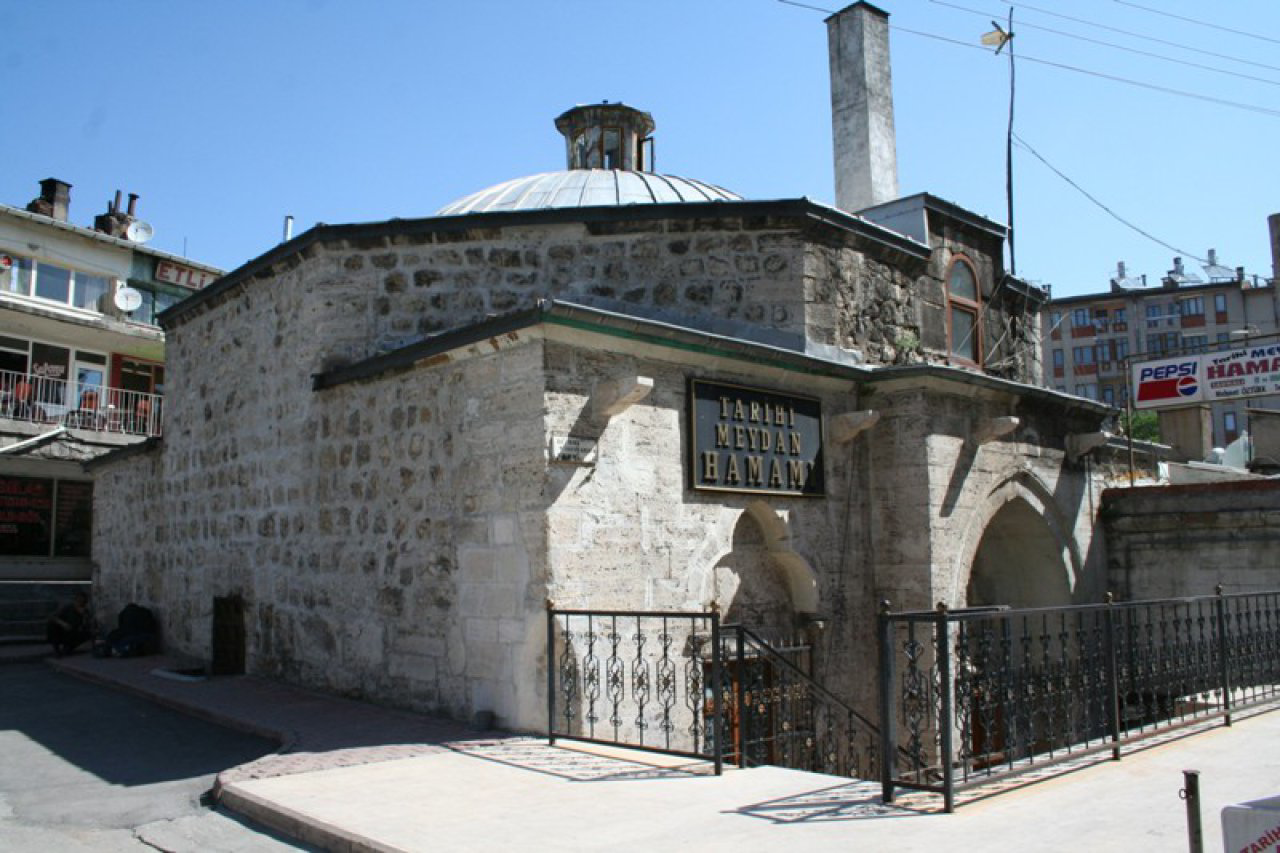 Meydan Hamamı