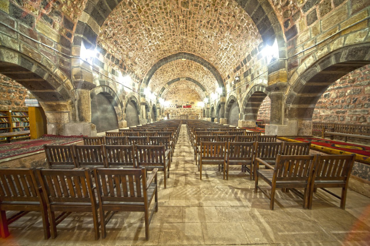 Alacahan Kervansarayı