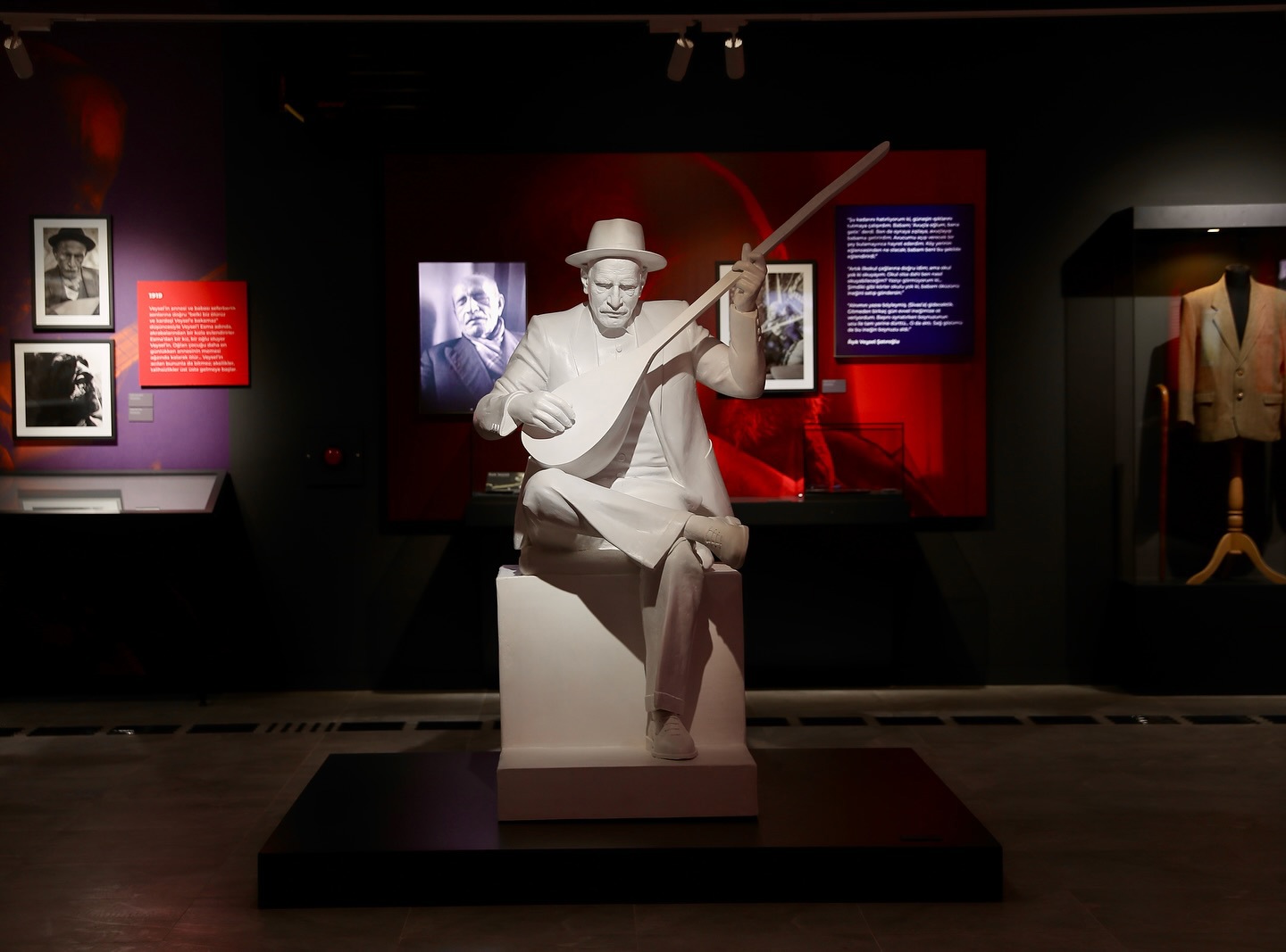 Aşık Veysel Şatıroğlu ve Yöresel Müzik Aletleri Müzesi