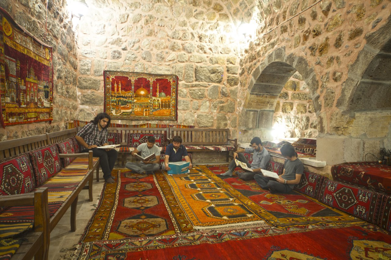 Alacahan Kervansarayı