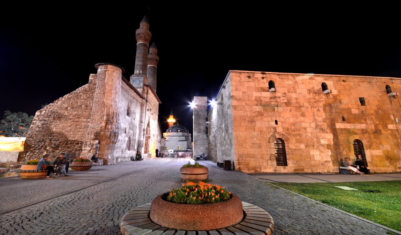 Çifte Minareli Medrese