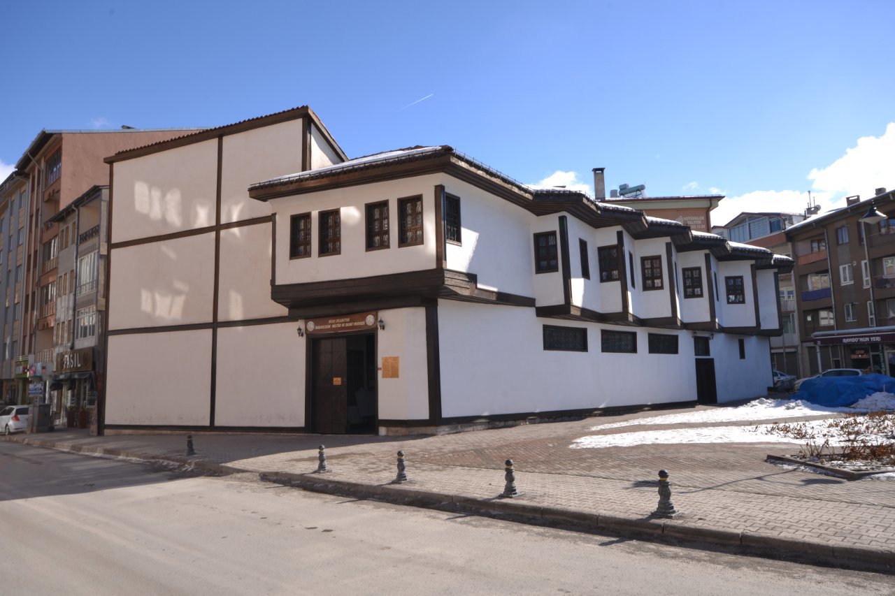 Çorapçı Hanı (İhramcızade Hakkı Toprak Kültür Merkezi)