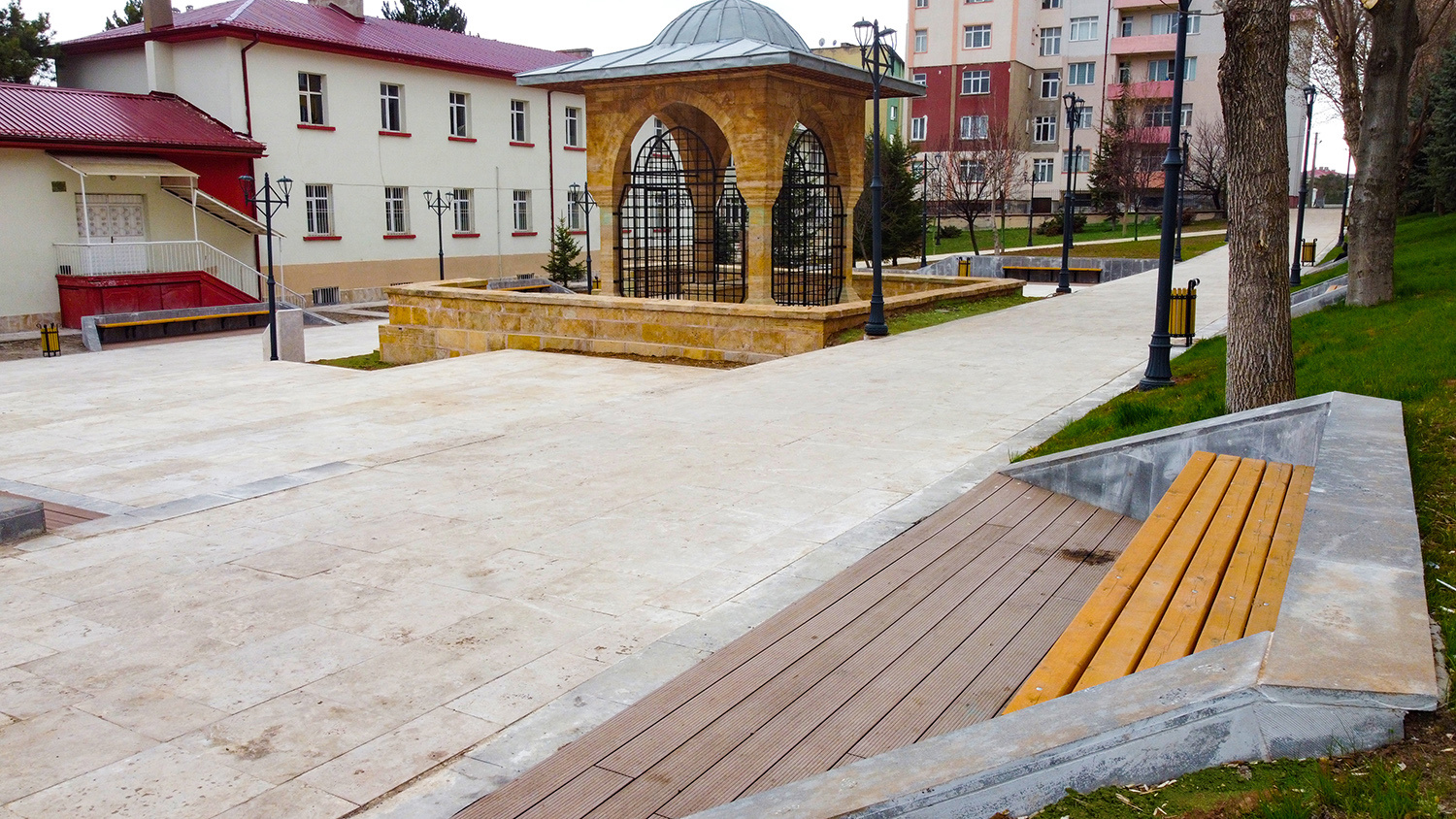 Kadı Burhanettin Türbesi